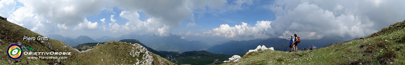 41 Panoramica sui Piani di Bobbio, Valsassina, Grigne.jpg